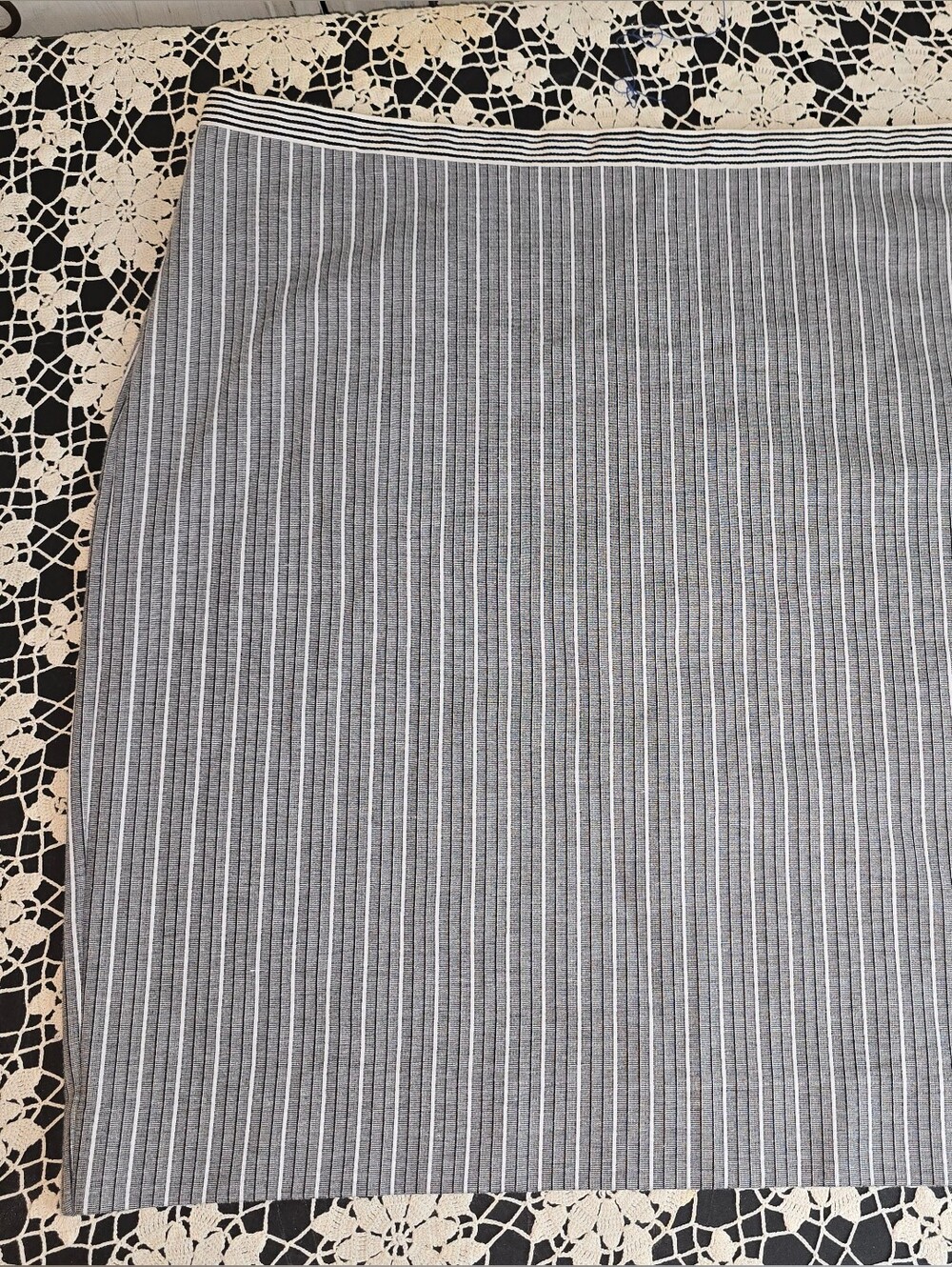 Ann Taylor Pencil Shirt Black And White Striped Womens 14